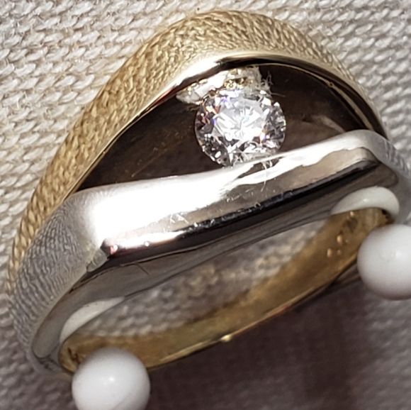 14kt tension set solitaire diamond ring. - Picture 3 of 7